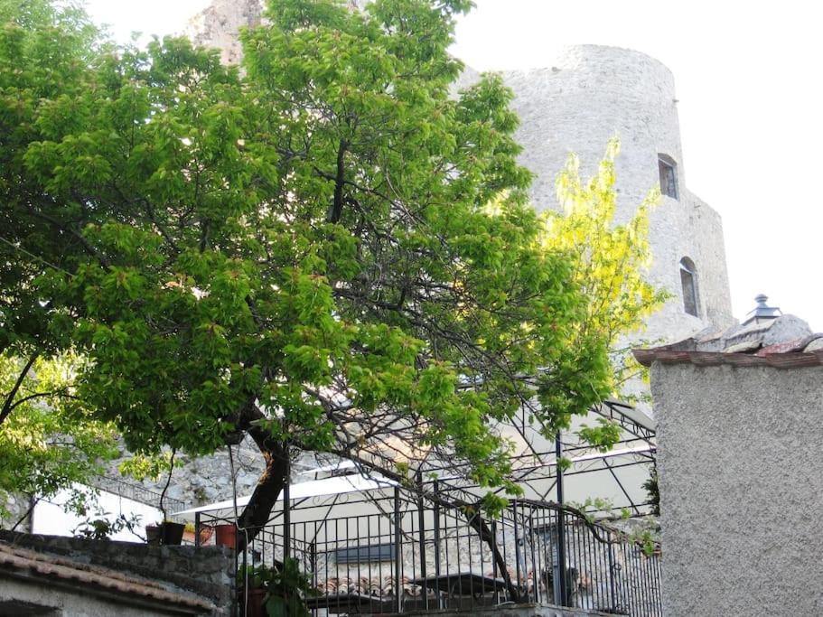モラーノ・カーラブロIl Nibbio - Soffitta Delle Ginestreアパートメント エクステリア 写真